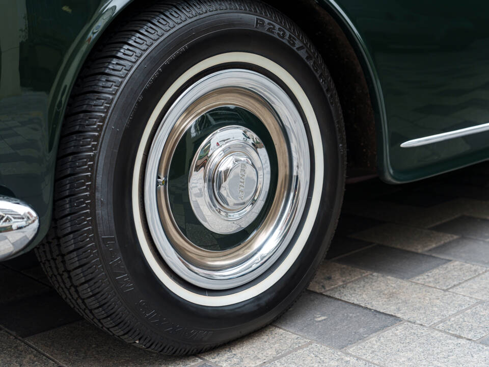 Image 16/33 of Bentley S1 DHC Park Ward (1956)