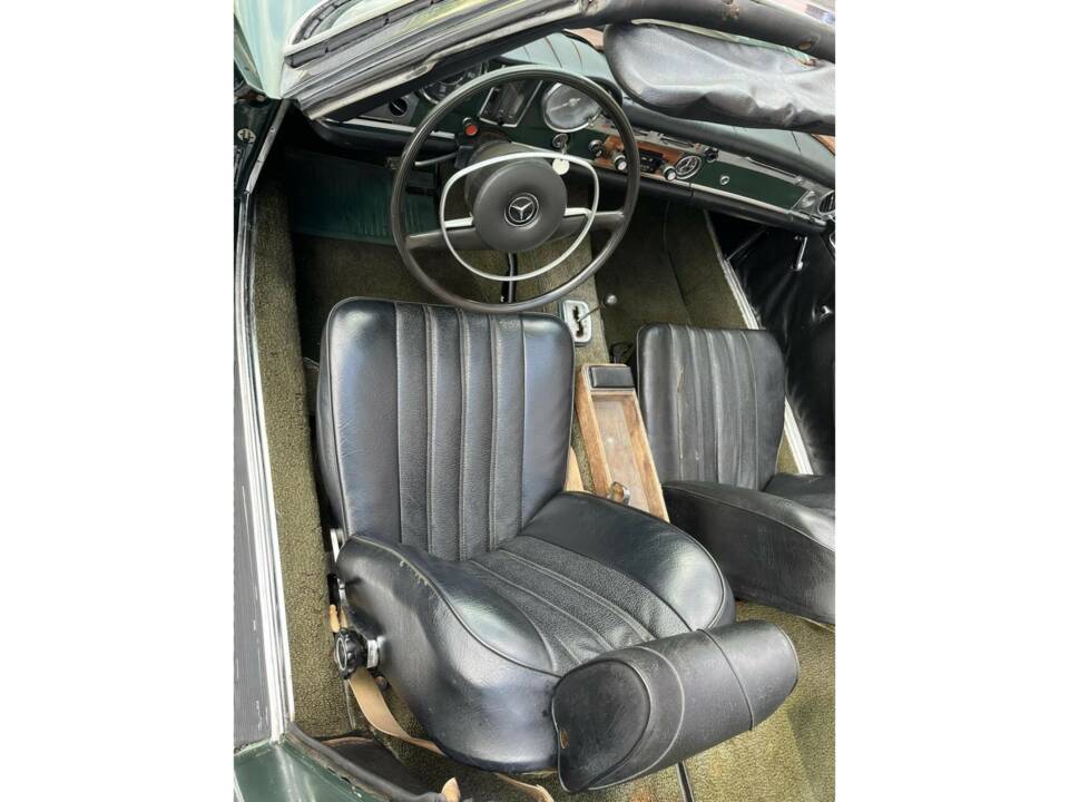 Image 36/50 of Mercedes-Benz 280 SL (1968)