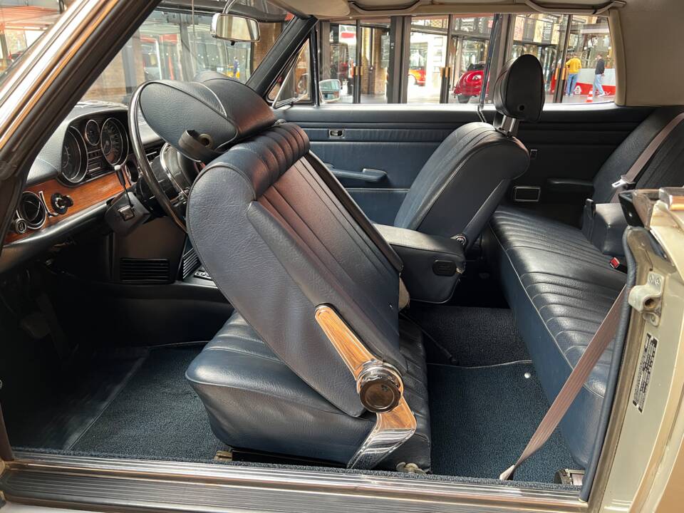 Image 17/41 de Mercedes-Benz 250 C (1970)