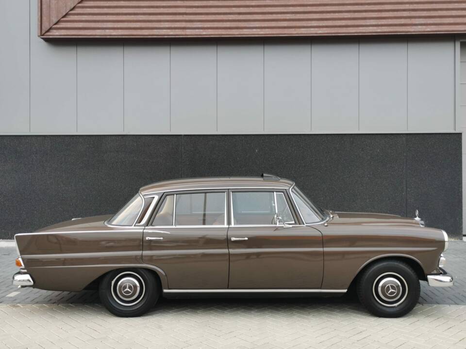 Image 3/5 of Mercedes-Benz 200 D (1967)