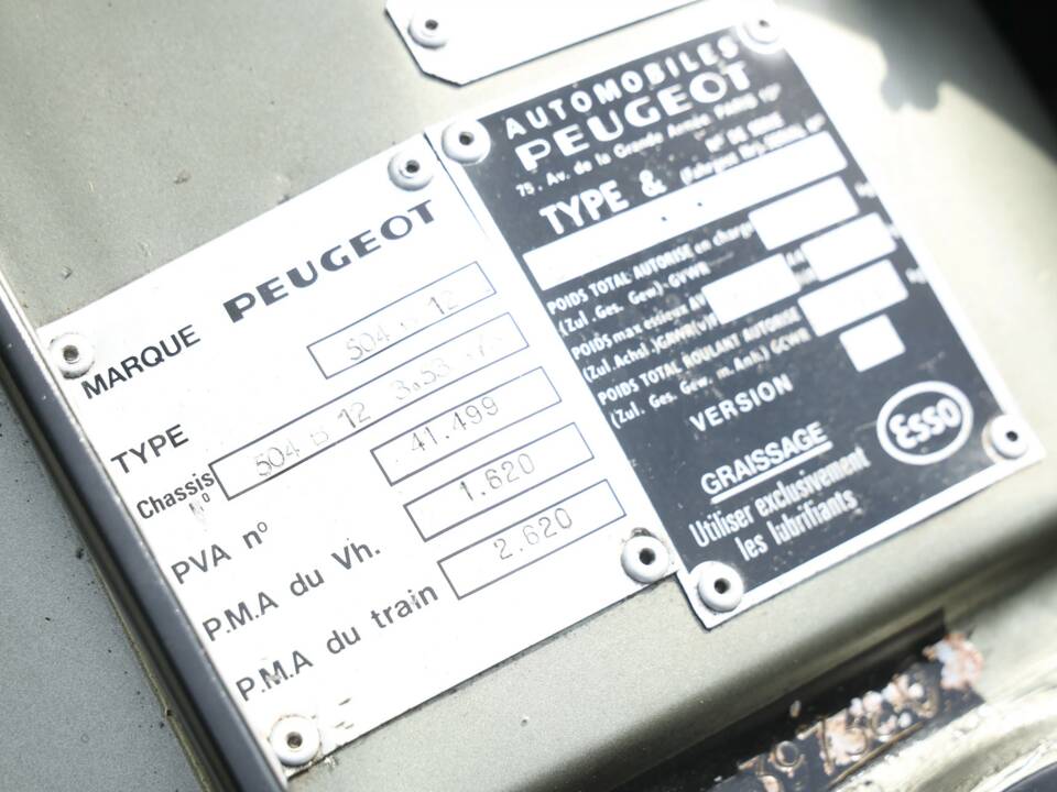 Image 31/50 of Peugeot 504 Convertible (1981)