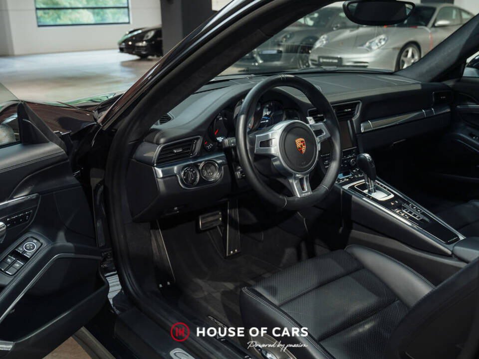 Image 15/25 of Porsche 911 Carrera 4S (2014)