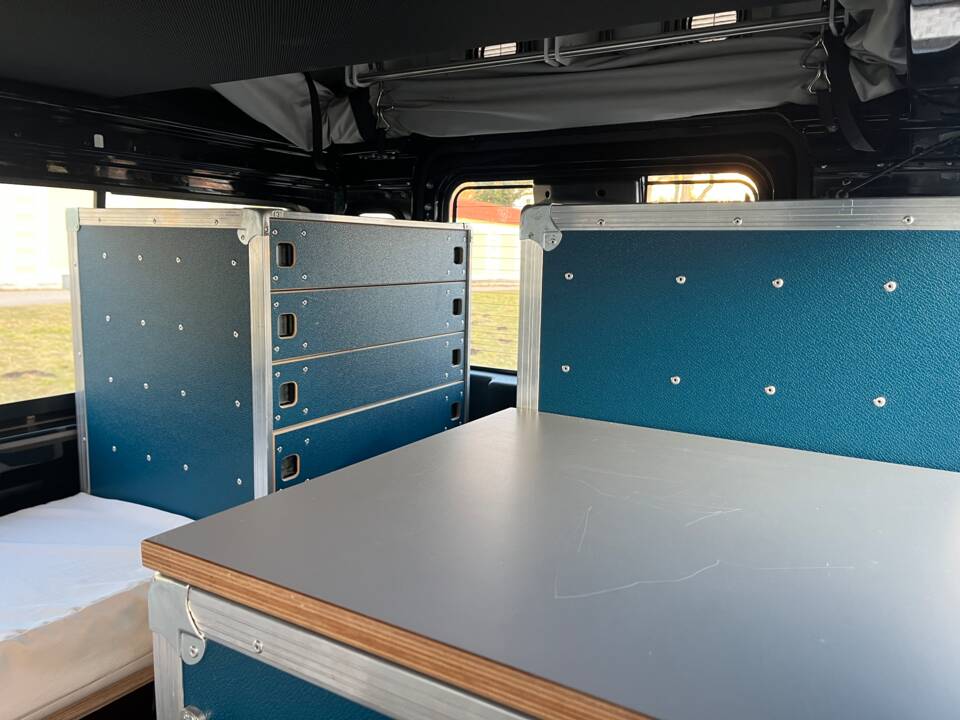 Image 89/93 of Land Rover Defender 110 (2014)