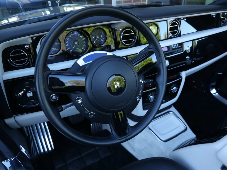 Image 8/50 of Rolls-Royce Phantom DHC (2009)