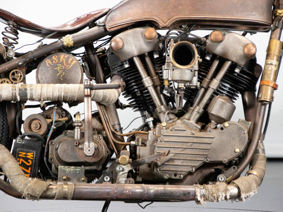 Bild 13/50 von Harley-Davidson FXSTC 1340 Softail Custom (1989)