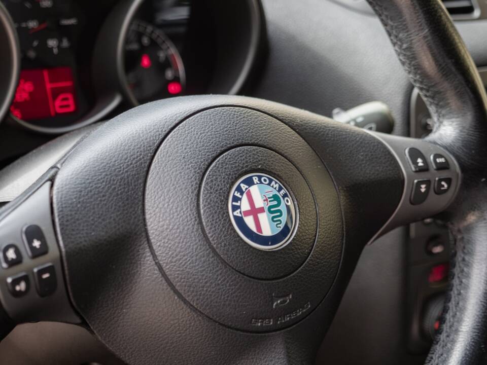 Image 50/60 of Alfa Romeo 147 3.2 GTA (2003)