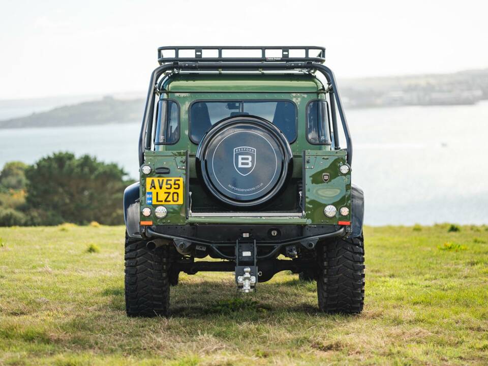 Image 21/31 de Land Rover Defender 110 (2005)