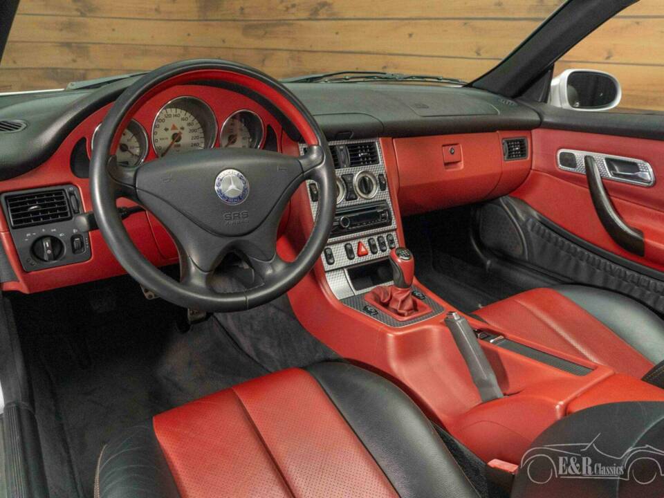 Image 2/19 of Mercedes-Benz SLK 320 (2000)