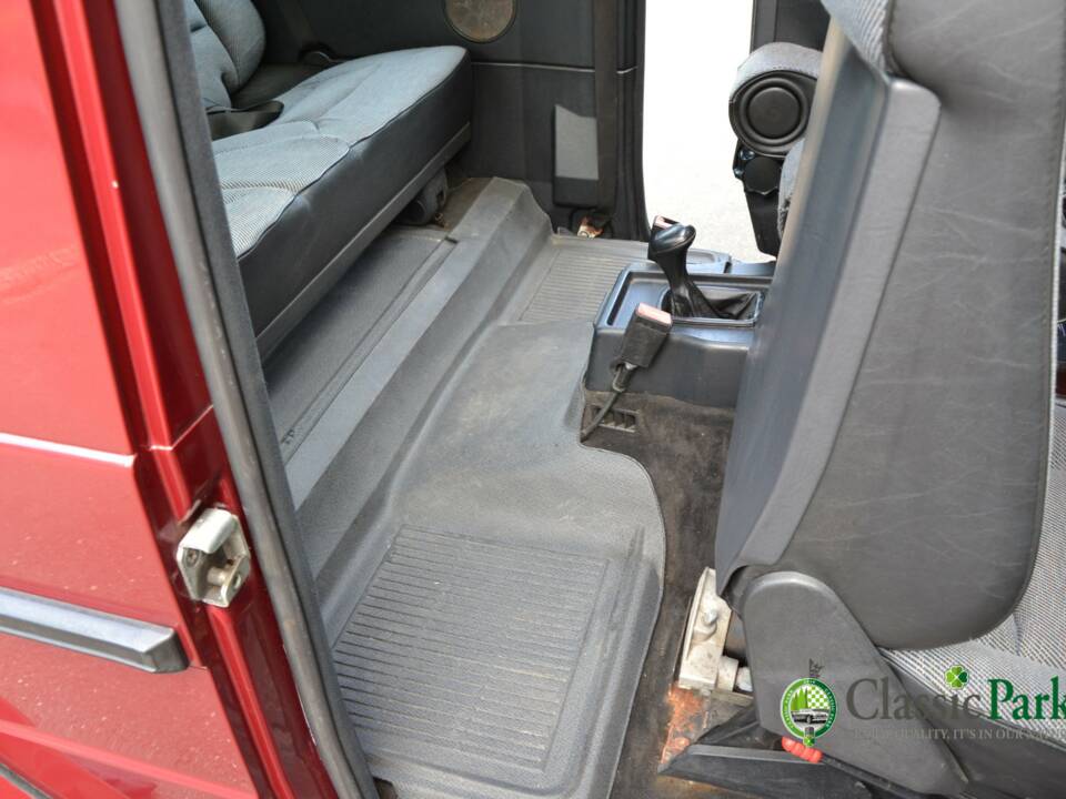 Image 17/49 de Mercedes-Benz 230 GE (SWB) (1993)