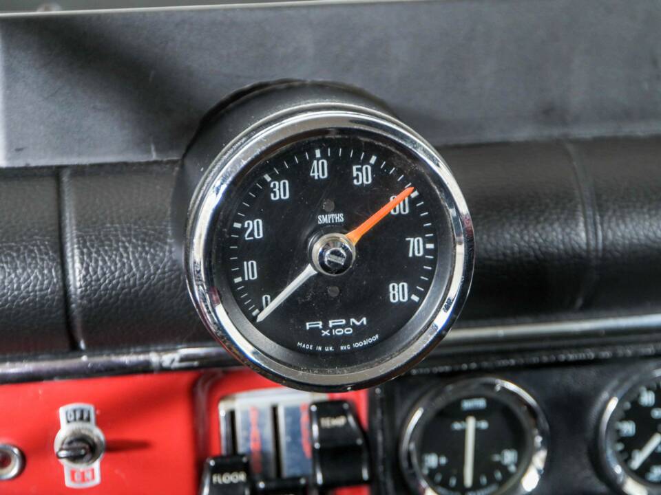 Image 24/50 of Volvo P 123 GT (1968)