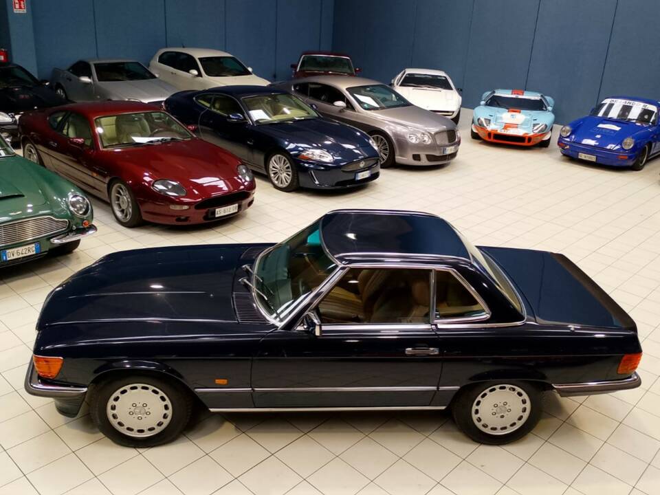 Image 13/52 de Mercedes-Benz 500 SL (1986)