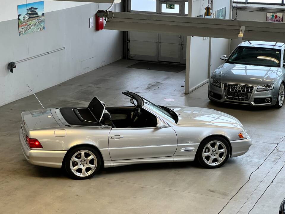 Image 40/82 of Mercedes-Benz SL 500 &quot;Silver Arrow&quot; (2001)