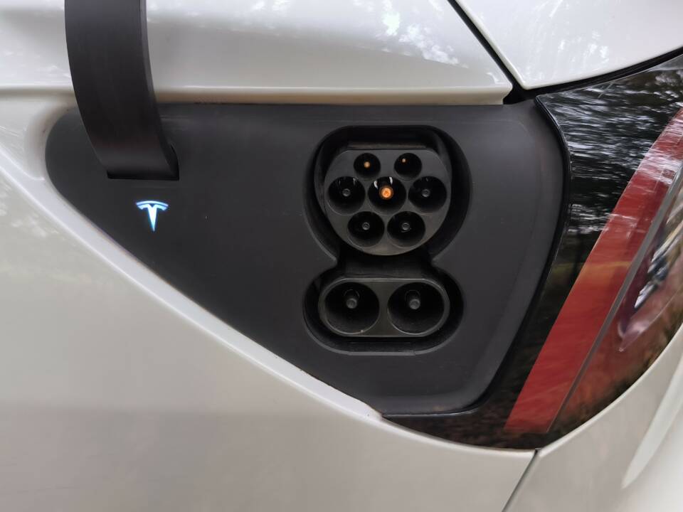 Image 20/38 de Tesla Model 3 Long Range (2019)