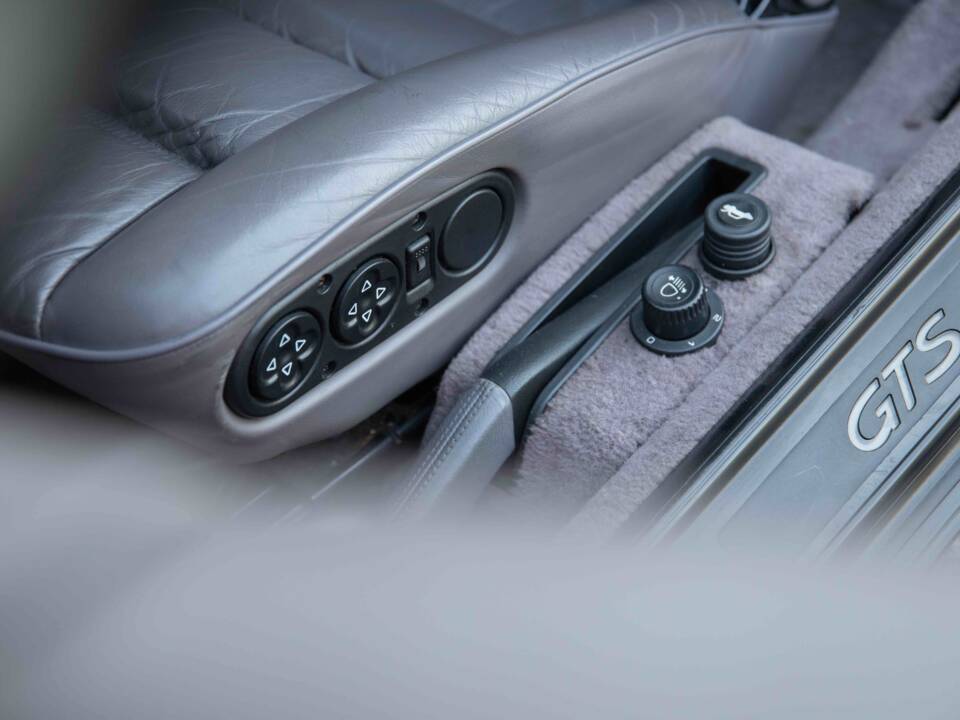 Image 38/63 of Porsche 928 GTS (1994)