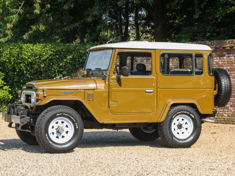 Image 10/50 de Toyota Land Cruiser BJ 40 (1979)