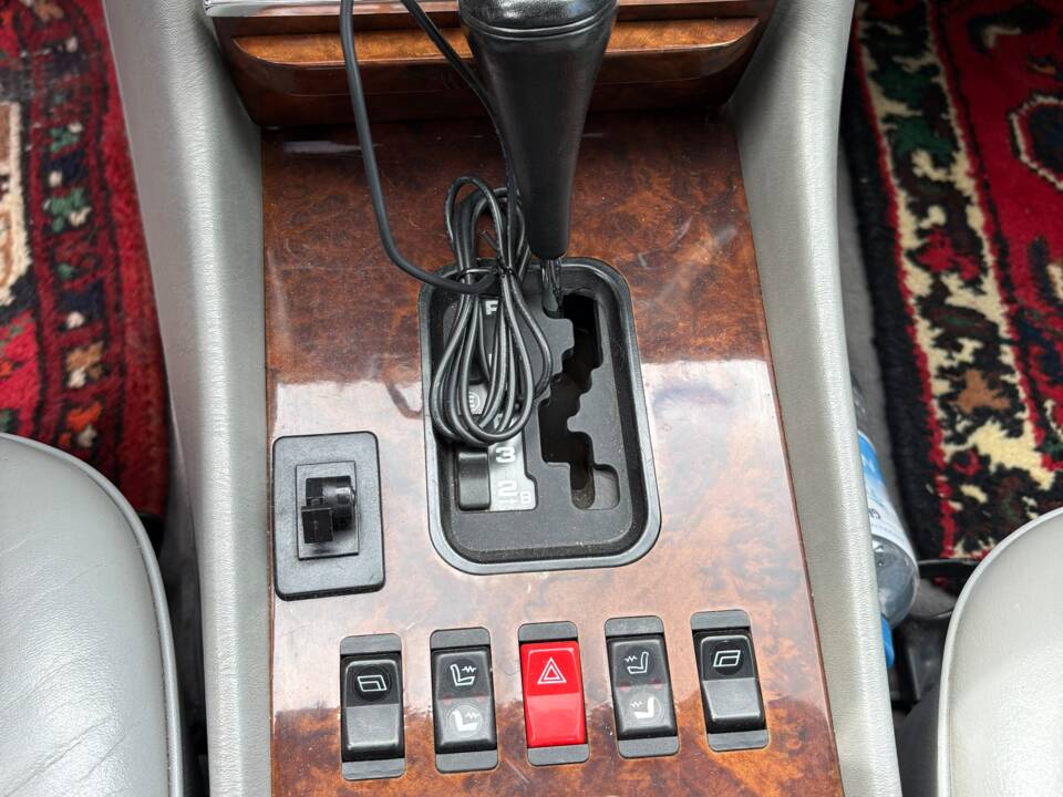 Image 12/14 of Mercedes-Benz 500 SL (1986)