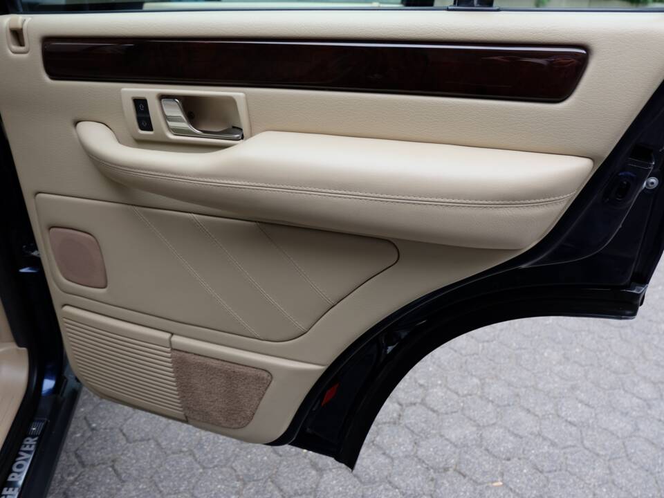 Afbeelding 51/95 van Land Rover Range Rover 4.6 Vogue (2002)