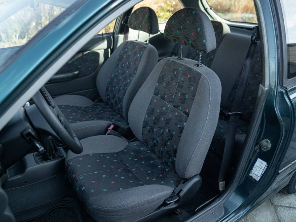 Image 22/46 de Hyundai Accent 1.3 (1997)