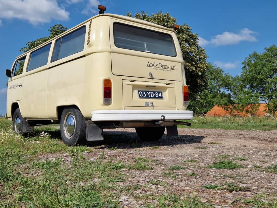 Bild 3/9 von Volkswagen T2b Kleinbus (1974)