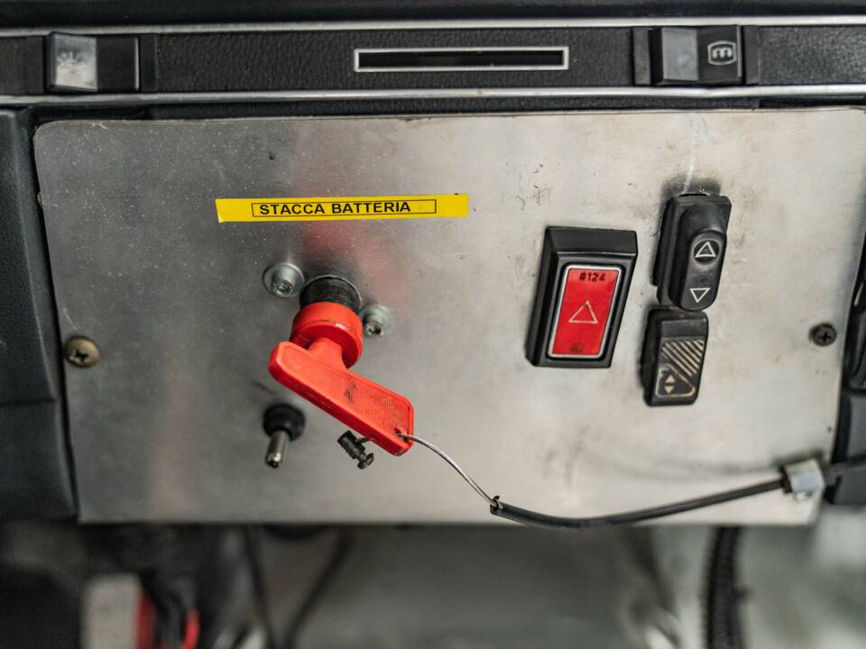 Afbeelding 32/40 van Mercedes-Benz 350 SLC (1973)