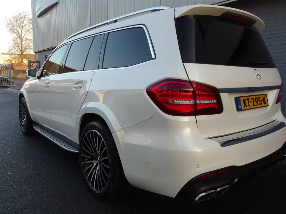 Image 26/98 of Mercedes-Benz GLS 63 AMG 4MATIC (2016)