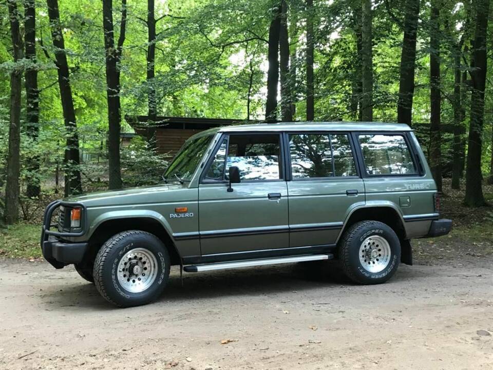 Image 6/9 of Mitsubishi Shogun (1988)