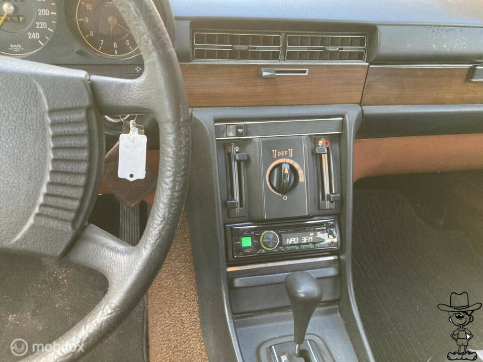 Image 11/31 of Mercedes-Benz 280 S (1975)