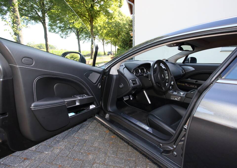 Afbeelding 3/6 van Aston Martin Rapide (2011)