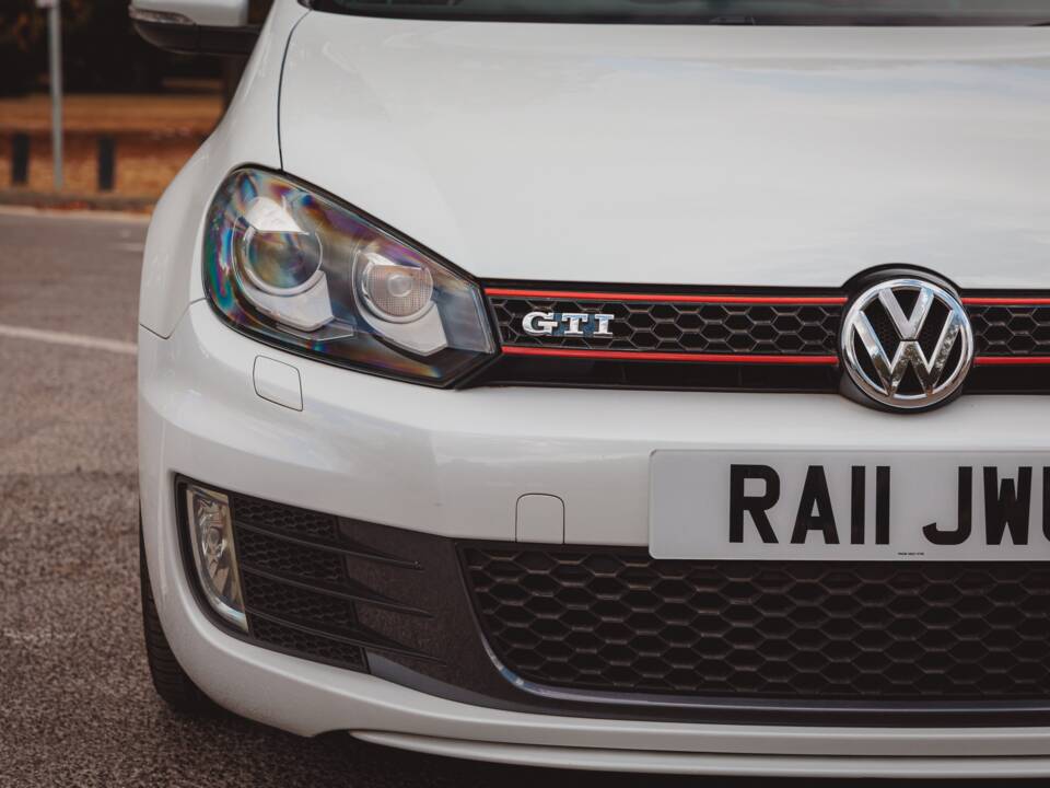 Imagen 8/42 de Volkswagen Golf VI GTI (2011)