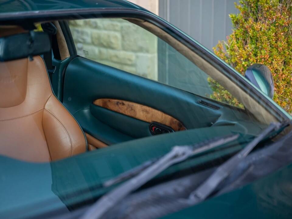 Image 14/27 de Aston Martin DB 7 Vantage (1999)