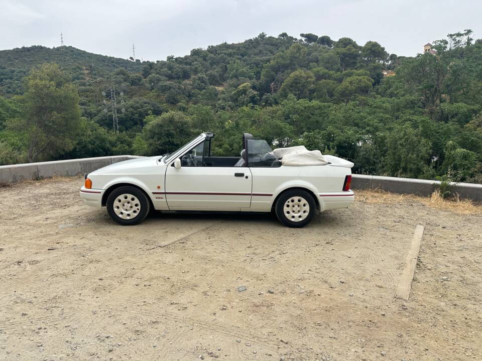 Image 4/15 of Ford Escort IV XR3i (1988)