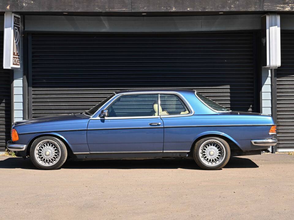 Bild 2/50 von Mercedes-Benz 280 CE (1983)