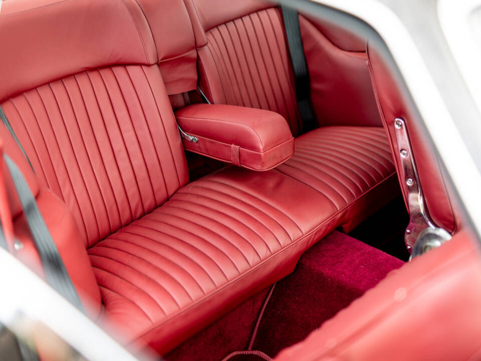 Bild 24/50 von Aston Martin DBS V8 (1971)