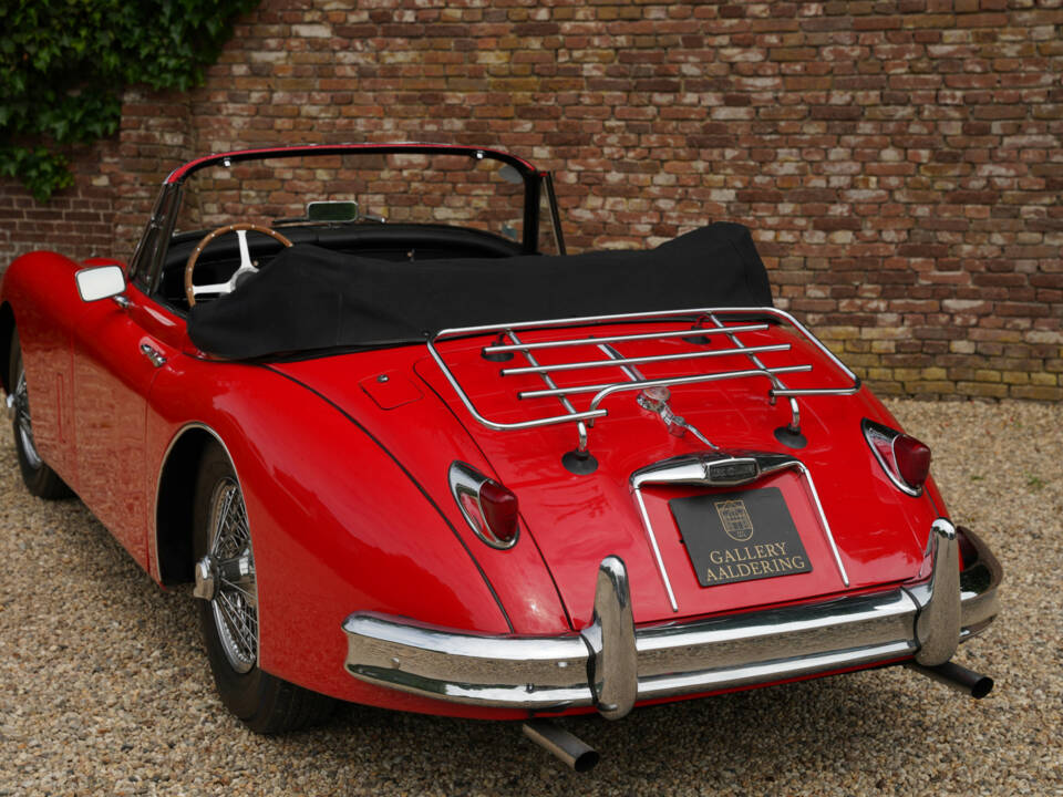 Image 32/50 of Jaguar XK 150 DHC (1960)