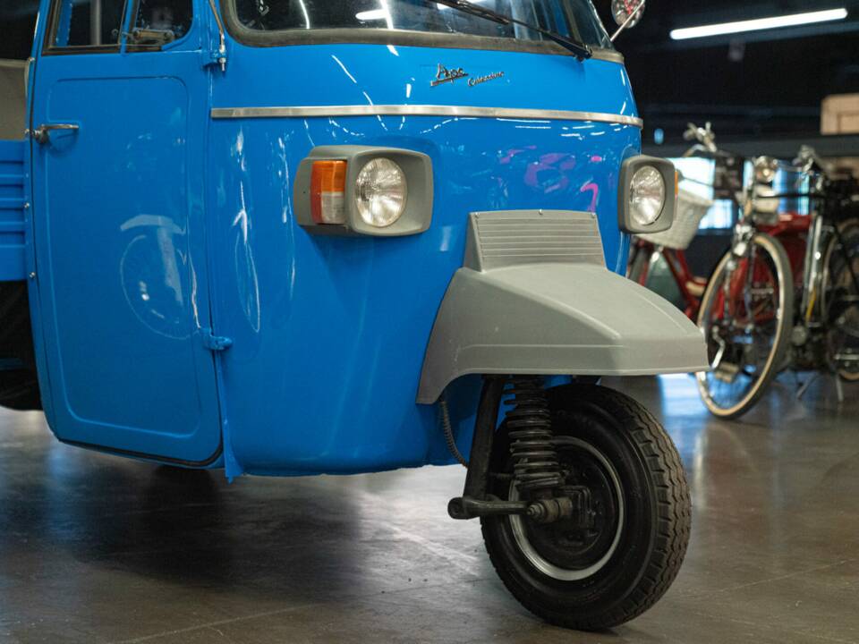 Bild 16/29 von Piaggio Vespa APE 600 MP (1976)