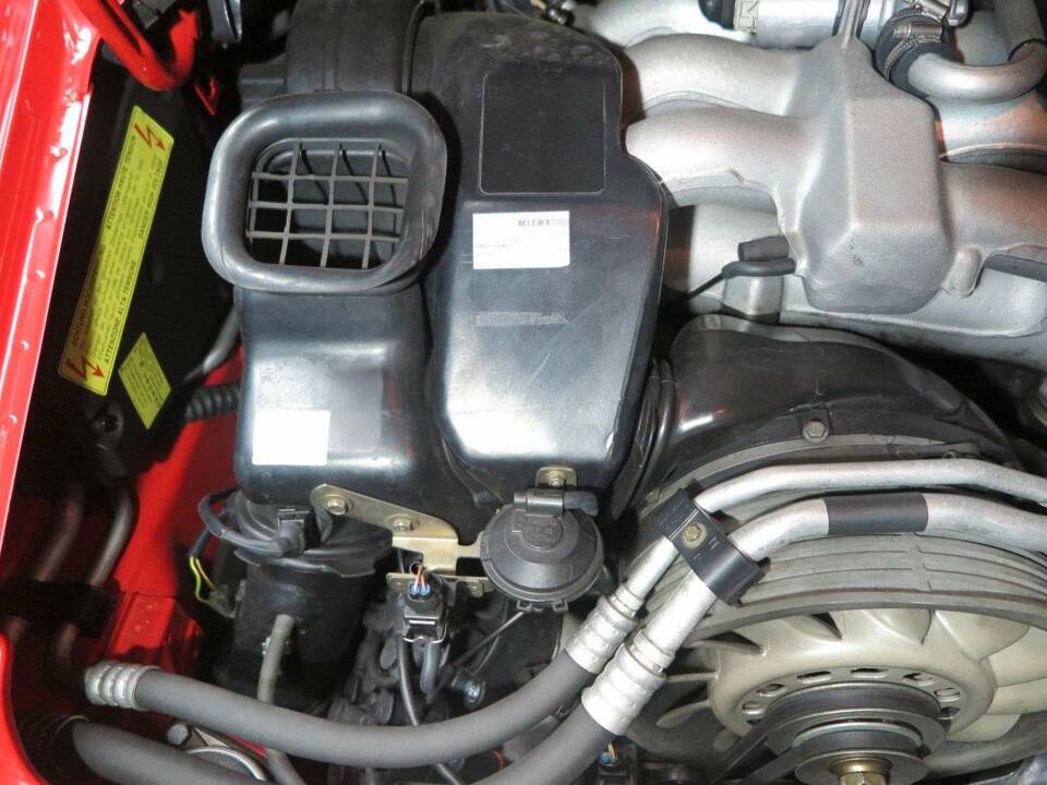 Immagine 35/43 di Porsche 911 Carrera (1997)