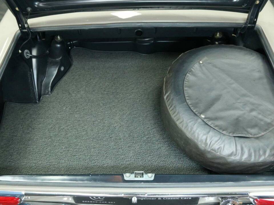 Image 40/50 de Mercedes-Benz 280 SL (1970)