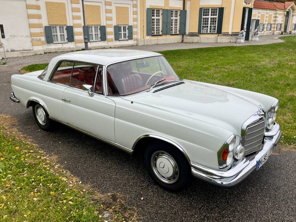 Image 4/75 of Mercedes-Benz 280 SE 3,5 (1971)