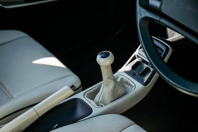 Image 30/38 of Porsche 911 Carrera 4 (1990)