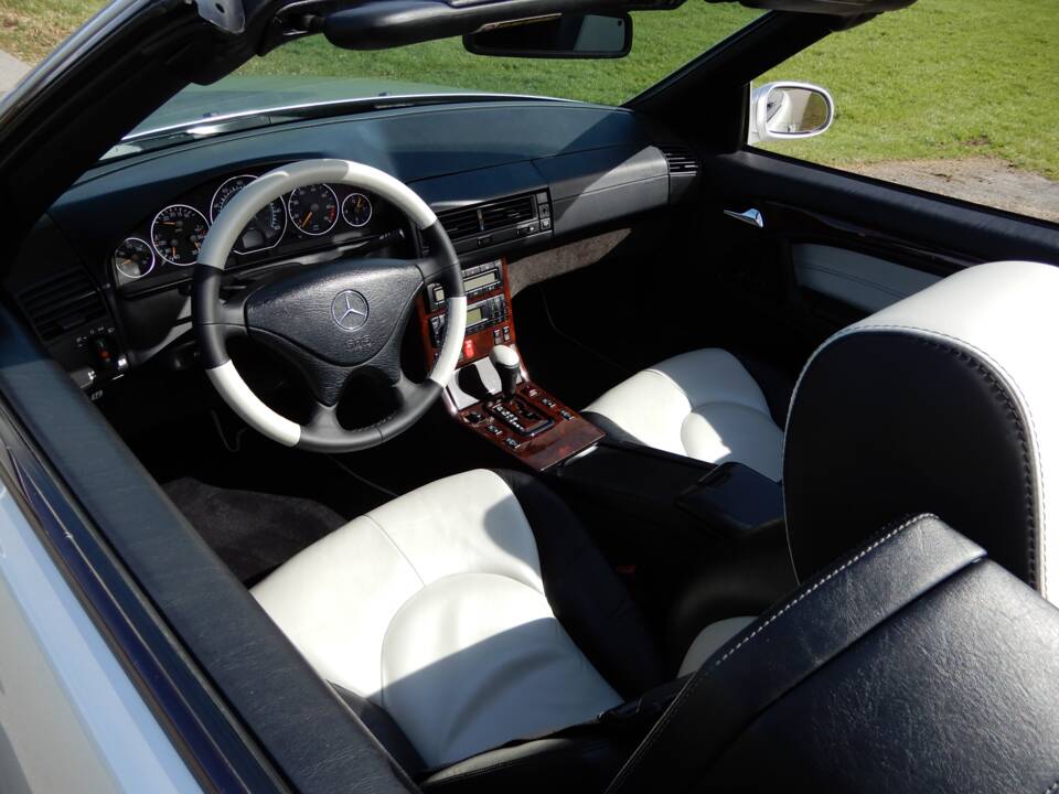Image 7/25 of Mercedes-Benz SL 500 (2000)