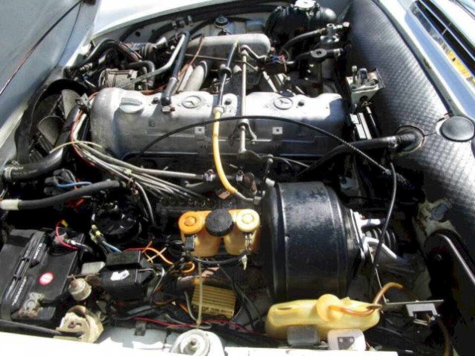 Bild 26/36 von Mercedes-Benz 280 SL (1970)