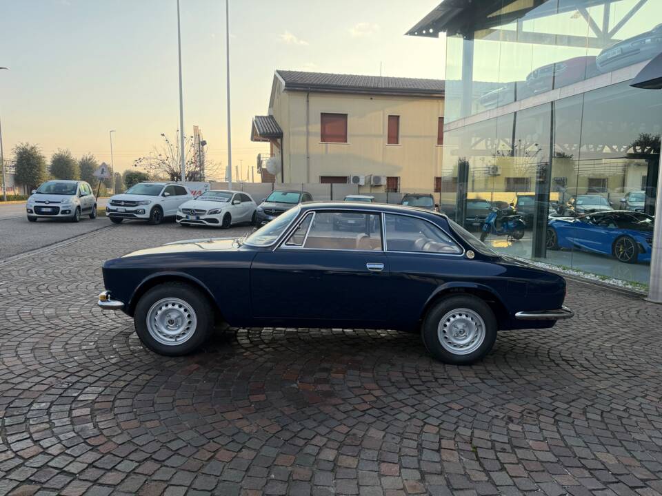 Image 3/27 of Alfa Romeo 1750 GT Veloce (1969)