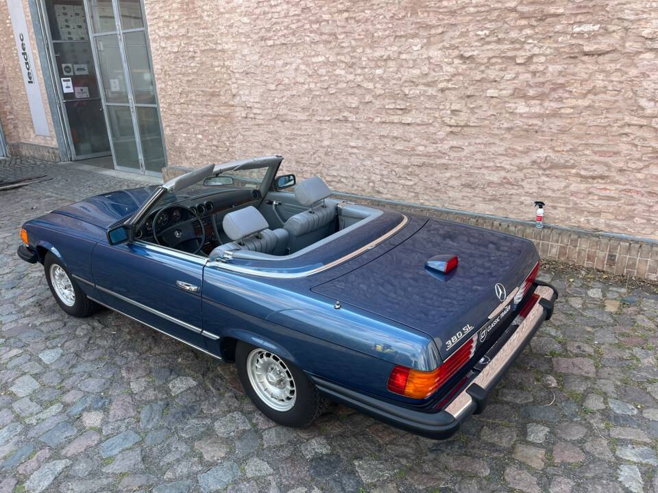Afbeelding 117/146 van Mercedes-Benz 380 SL (1982)