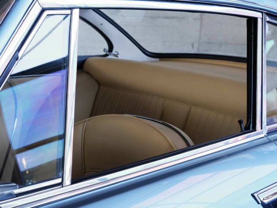Image 29/50 of Ferrari 330 GT 2+2 (1964)