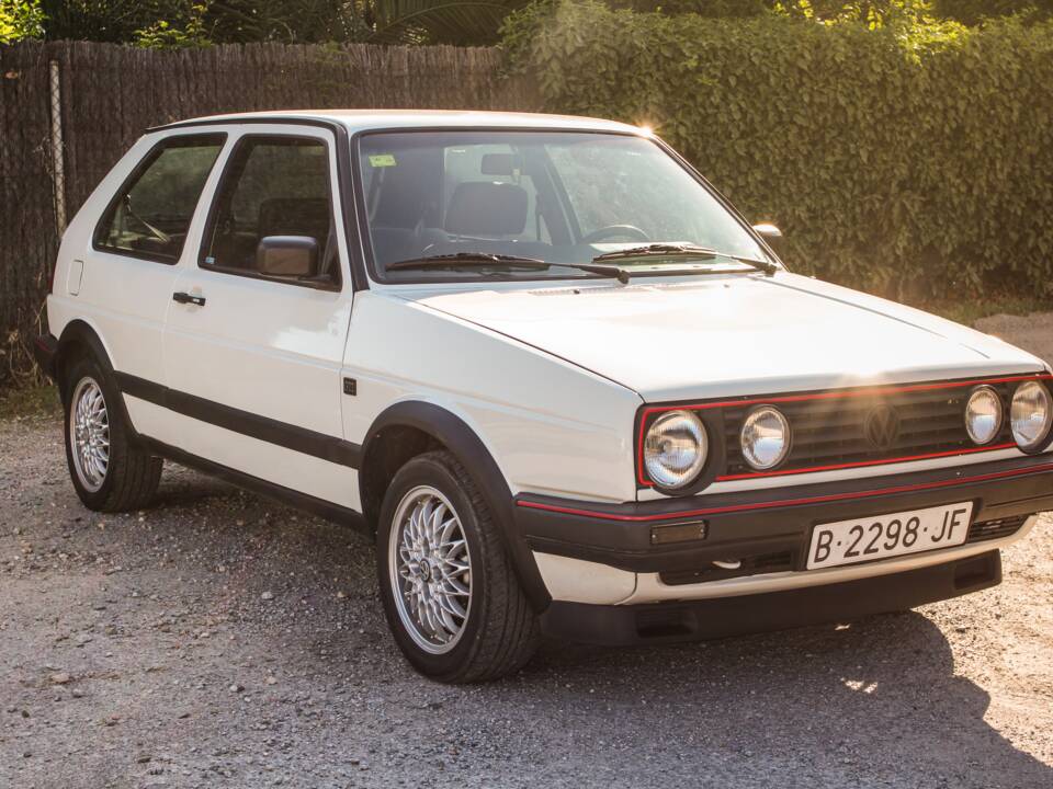 Bild 1/58 von Volkswagen Golf II GTi 1.8 (1988)