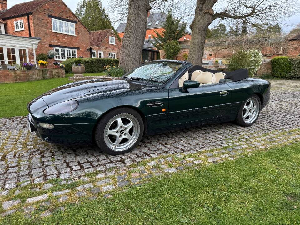 Image 5/44 of Aston Martin DB 7 Volante (1998)