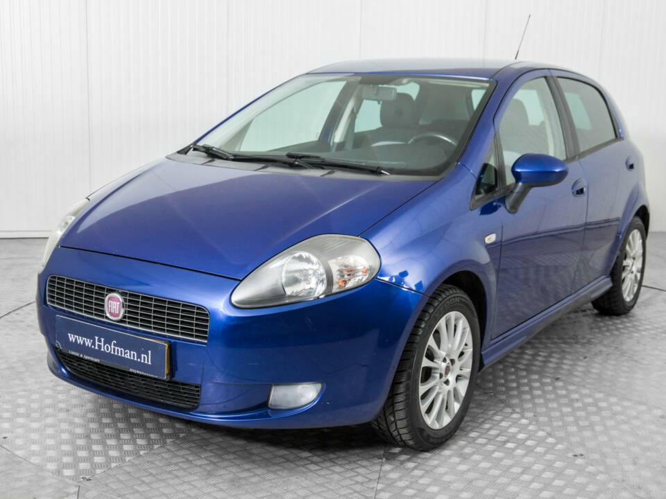 Bild 17/50 von FIAT Grande Punto 1.4 (2009)