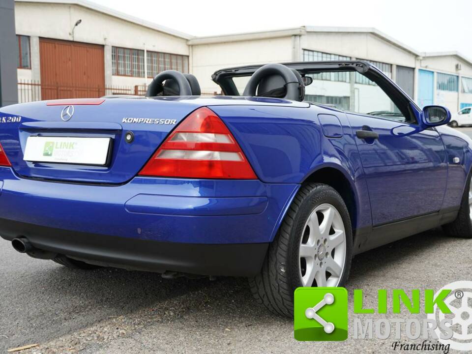 Imagen 7/10 de Mercedes-Benz SLK 200 Kompressor (1998)