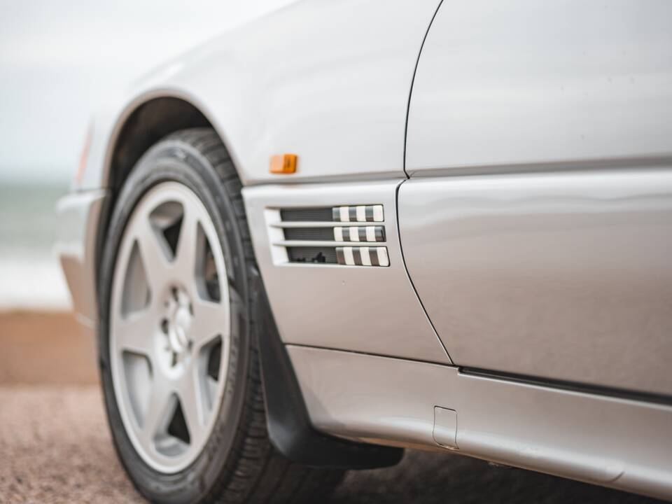 Immagine 27/42 di Mercedes-Benz SL 320 (1995)