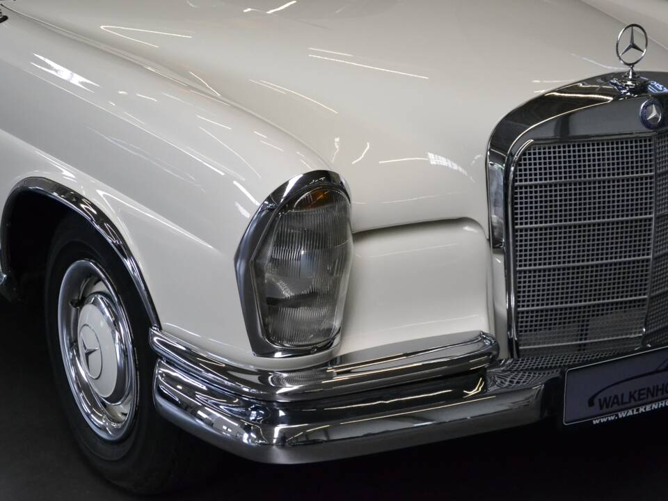 Image 58/61 de Mercedes-Benz 250 SE (1966)